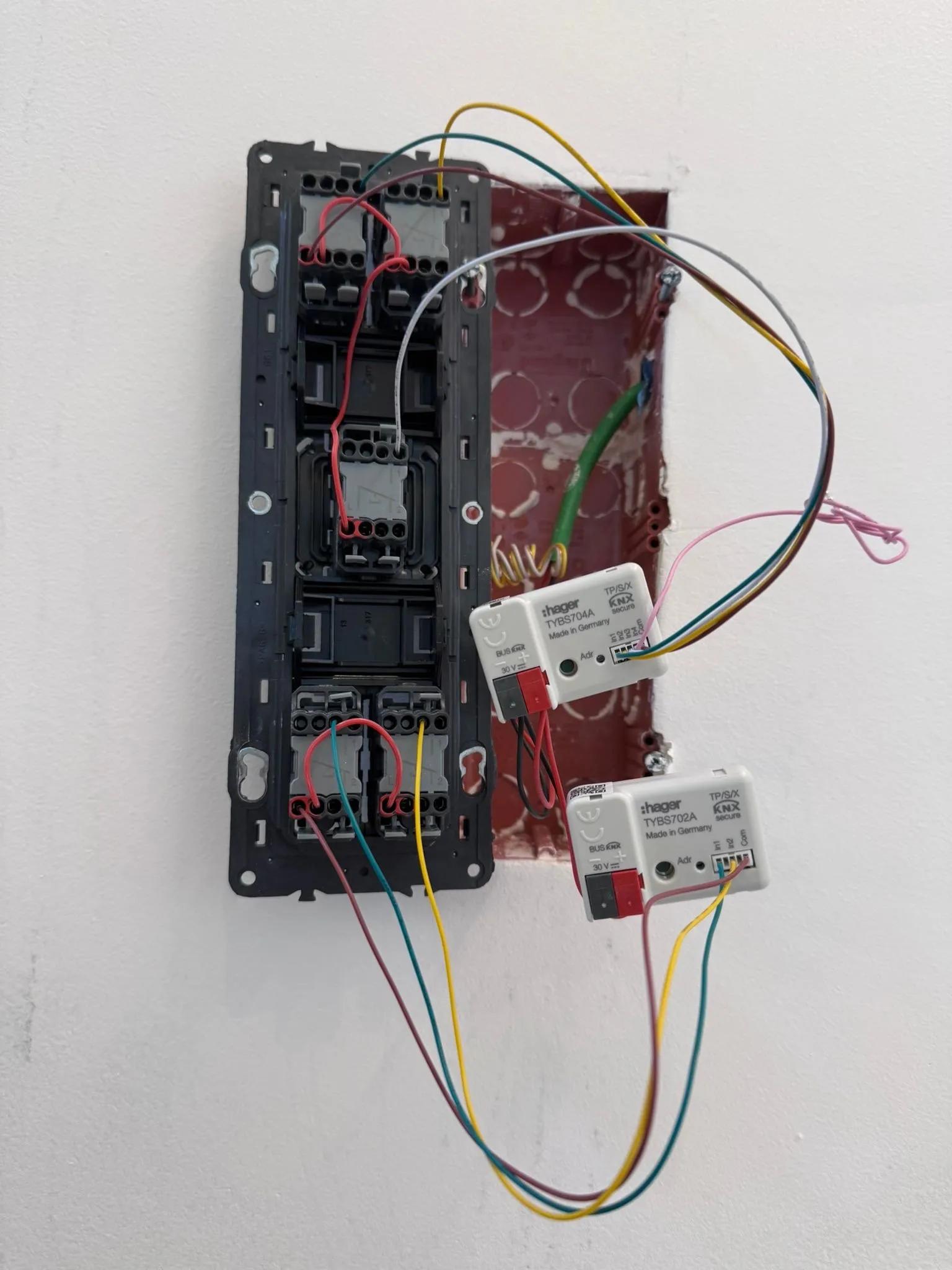 Câblage domotique en cours d’installation